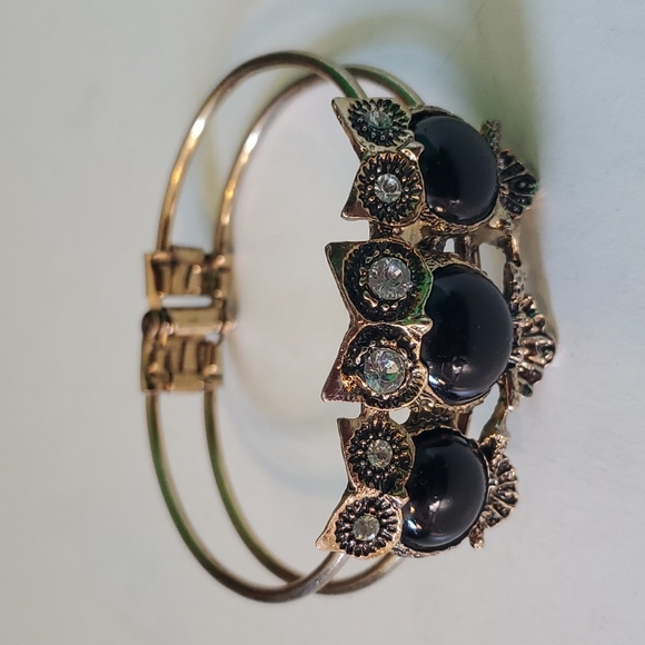 Jewelry - Owl gold and jewelry tone bracelet